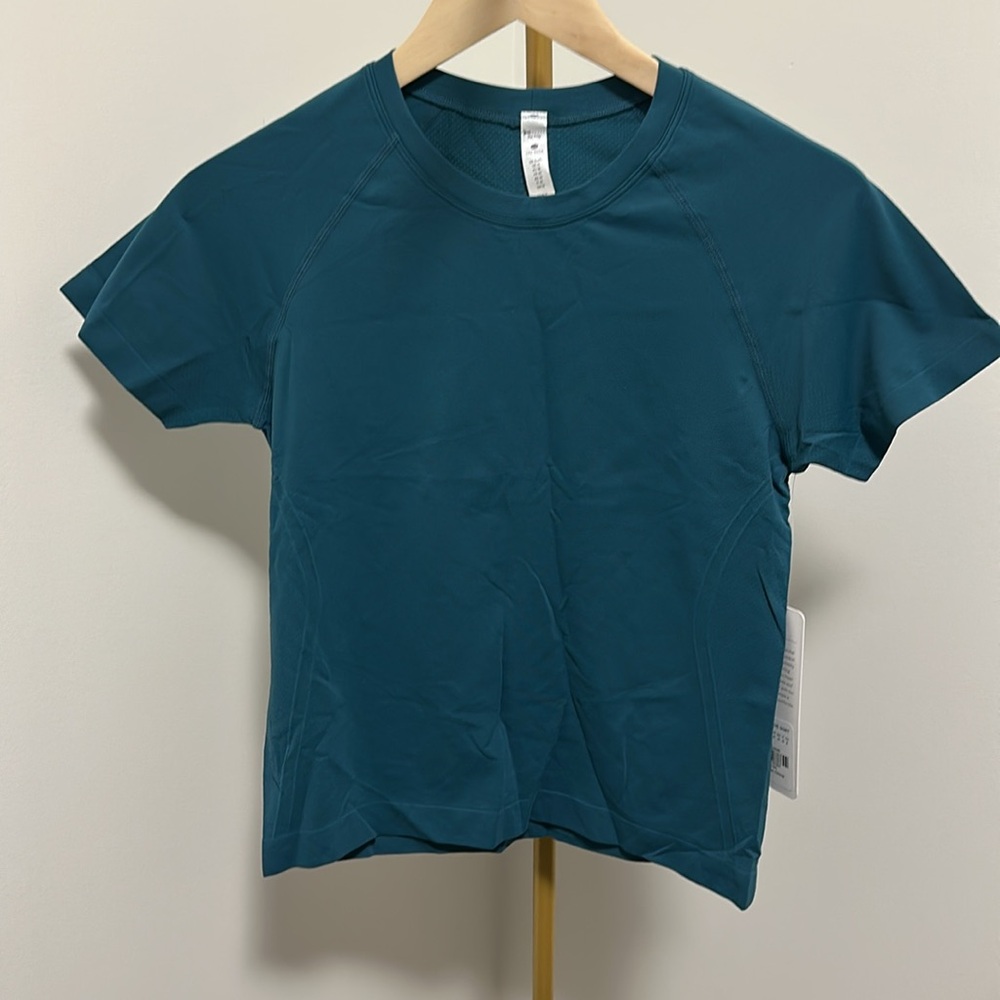 Seamless Crewneck Short Sleeve Shirts Waist Length - Picture 6 of 6